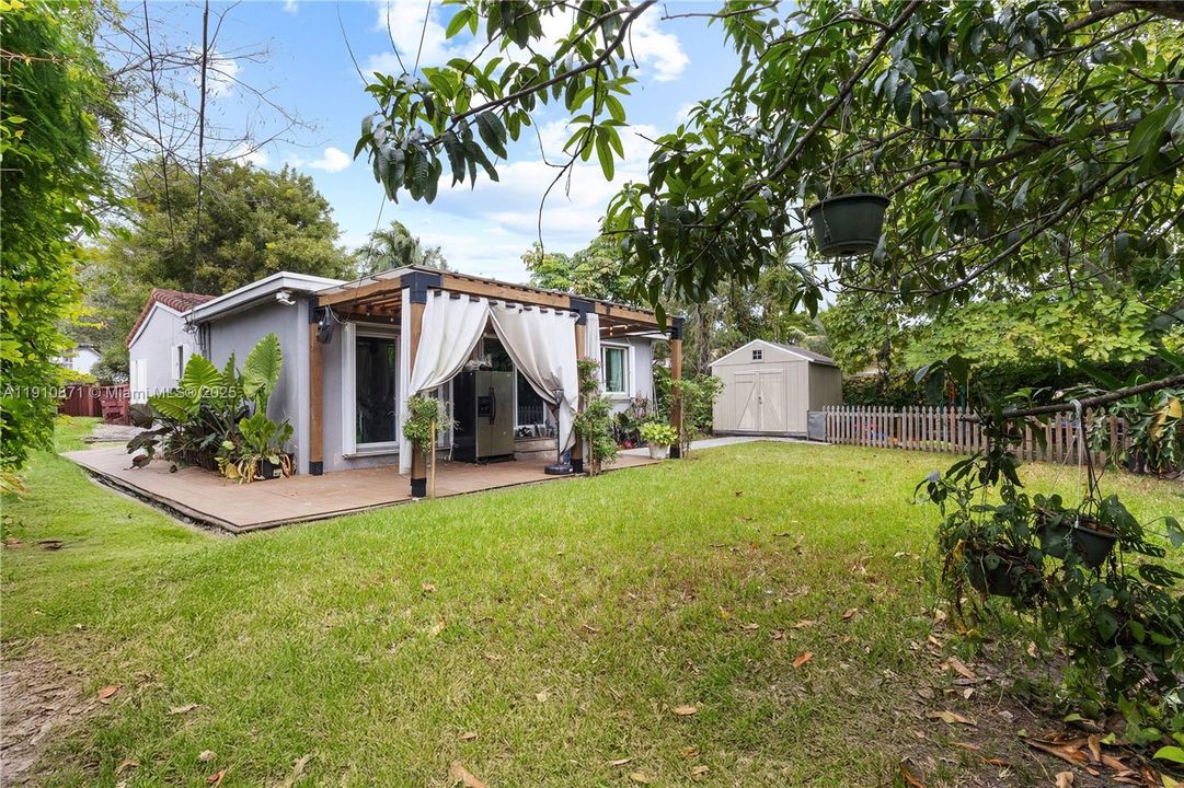 Active With Contract: $695,000 (3 beds, 2 baths, 1256 Square Feet)