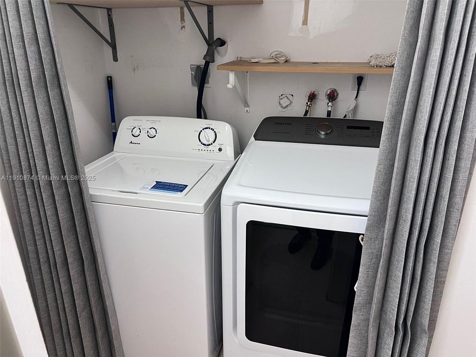 Active With Contract: $289,900 (4 beds, 2 baths, 2020 Square Feet)