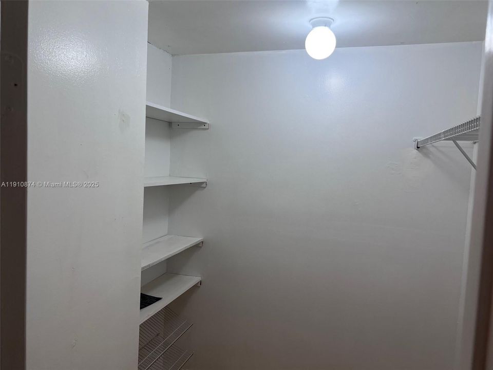 Active With Contract: $289,900 (4 beds, 2 baths, 2020 Square Feet)