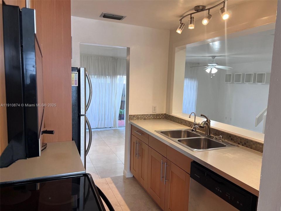 Active With Contract: $289,900 (4 beds, 2 baths, 2020 Square Feet)