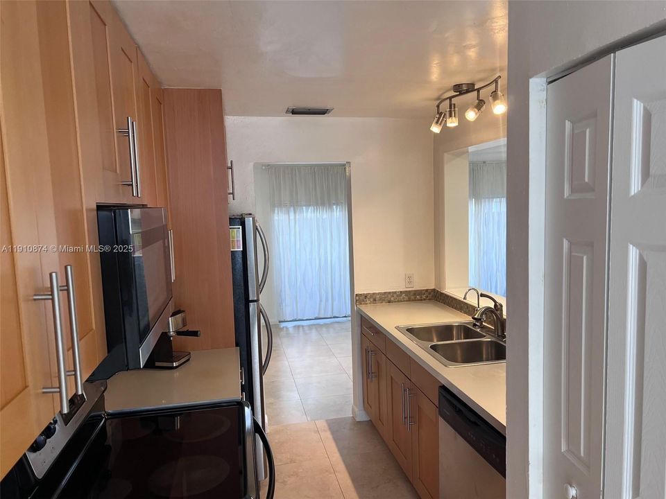 Active With Contract: $289,900 (4 beds, 2 baths, 2020 Square Feet)