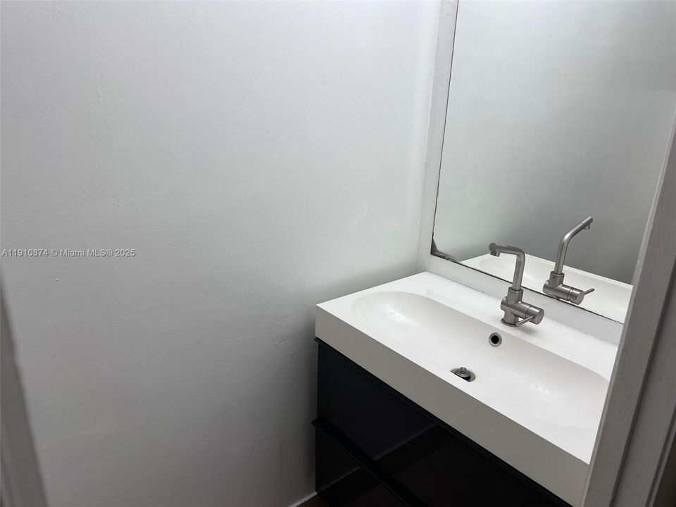 Active With Contract: $289,900 (4 beds, 2 baths, 2020 Square Feet)