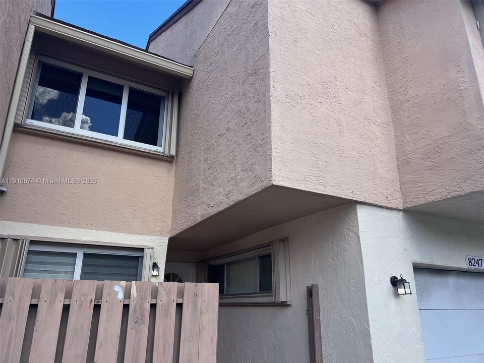 Active With Contract: $289,900 (4 beds, 2 baths, 2020 Square Feet)