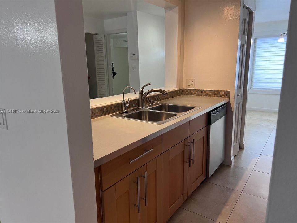 Active With Contract: $289,900 (4 beds, 2 baths, 2020 Square Feet)