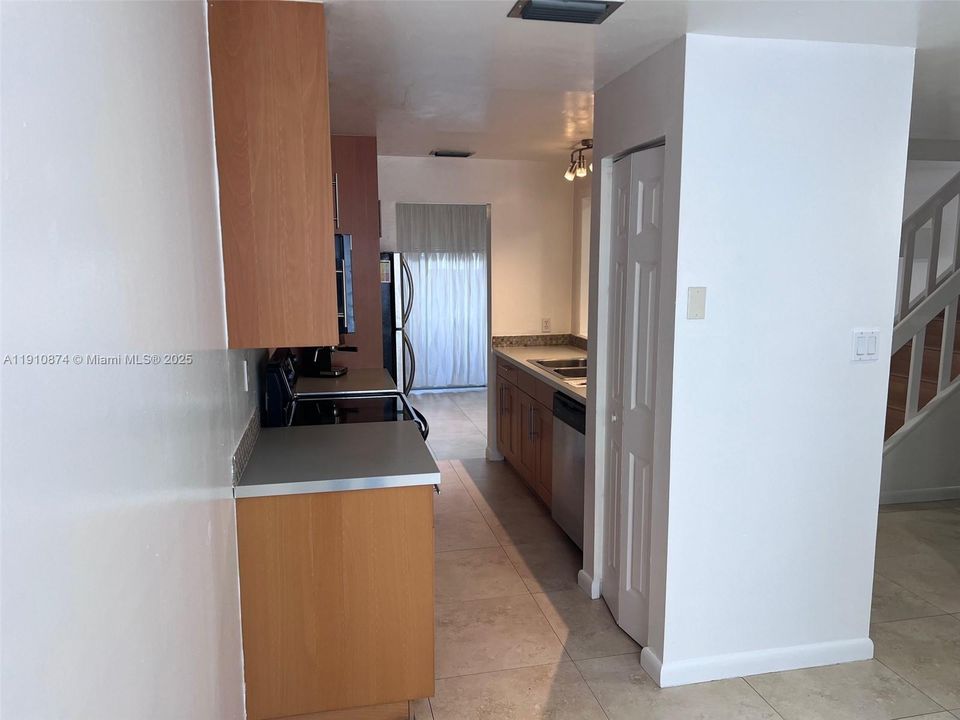 Active With Contract: $289,900 (4 beds, 2 baths, 2020 Square Feet)