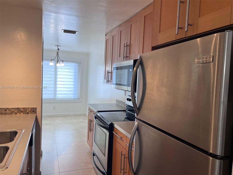 Active With Contract: $289,900 (4 beds, 2 baths, 2020 Square Feet)