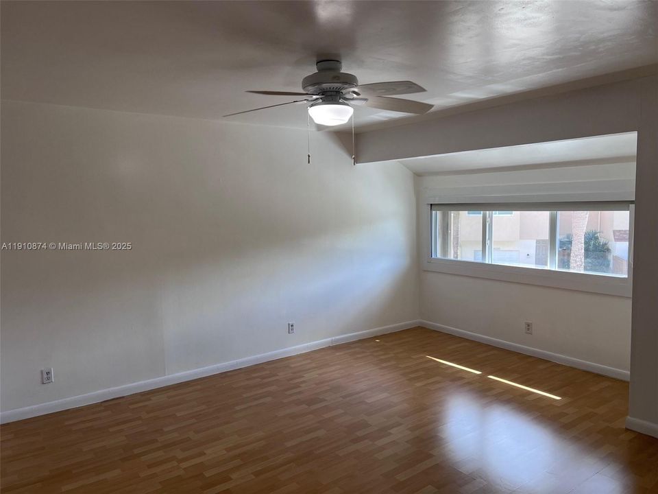 Active With Contract: $289,900 (4 beds, 2 baths, 2020 Square Feet)