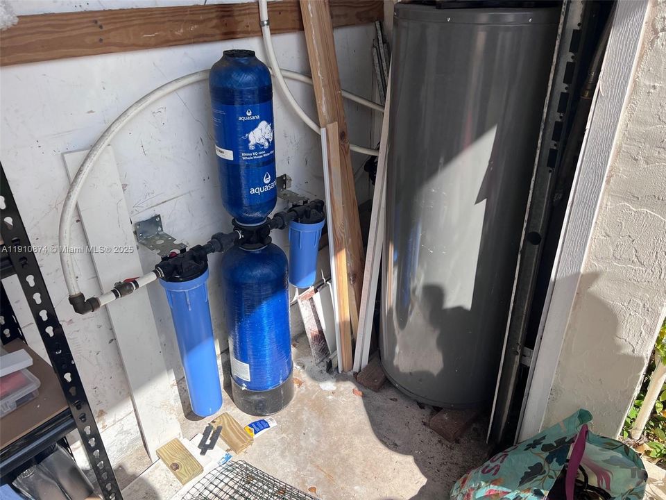 Active With Contract: $289,900 (4 beds, 2 baths, 2020 Square Feet)