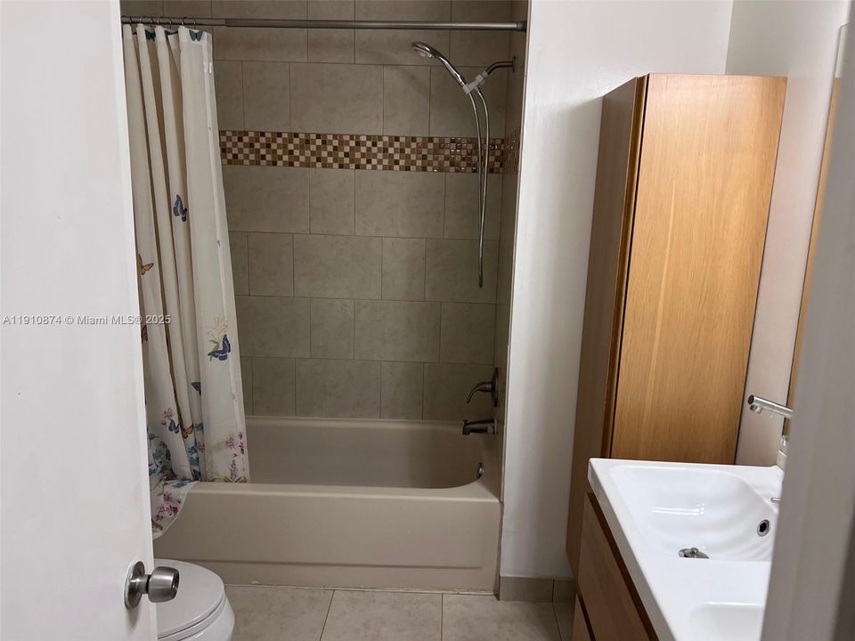 Active With Contract: $289,900 (4 beds, 2 baths, 2020 Square Feet)