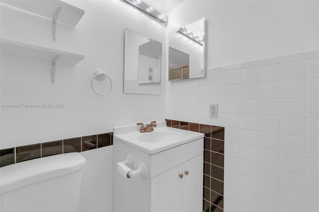 На продажу: $229,000 (2 спален, 2 ванн, 1180 Квадратных фут)