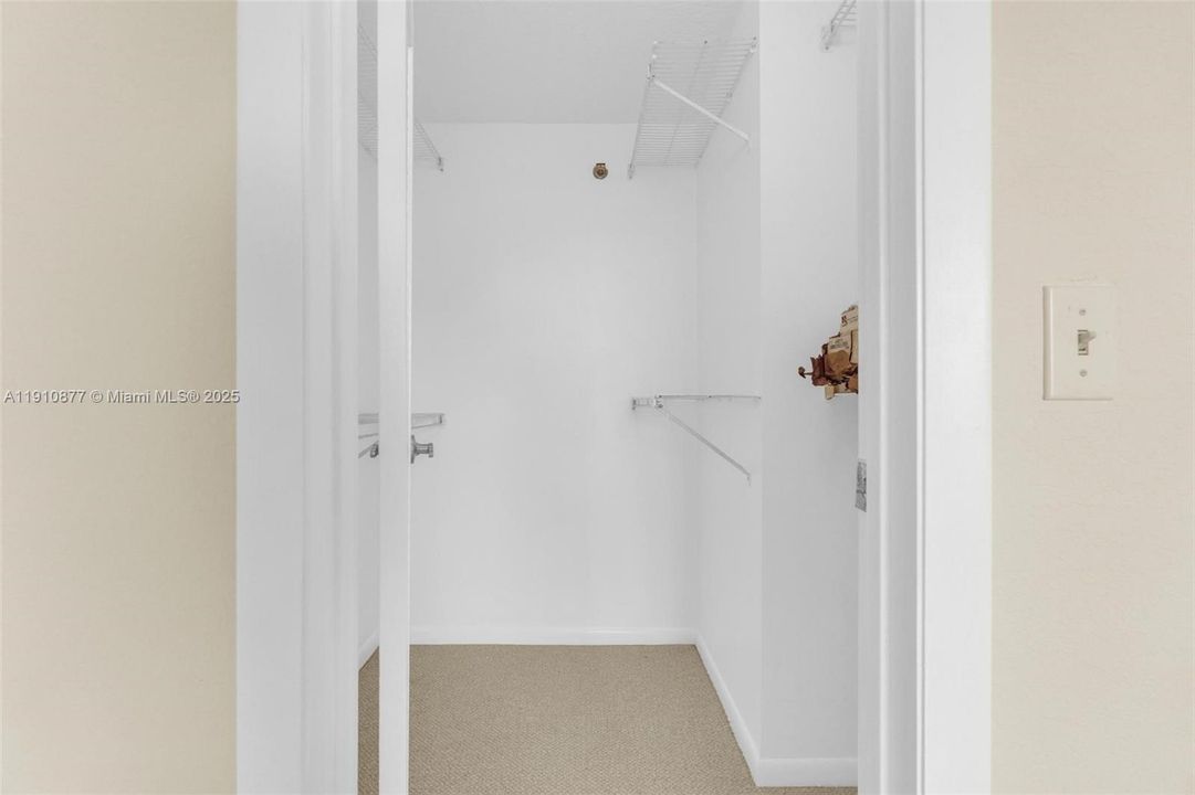 На продажу: $229,000 (2 спален, 2 ванн, 1180 Квадратных фут)