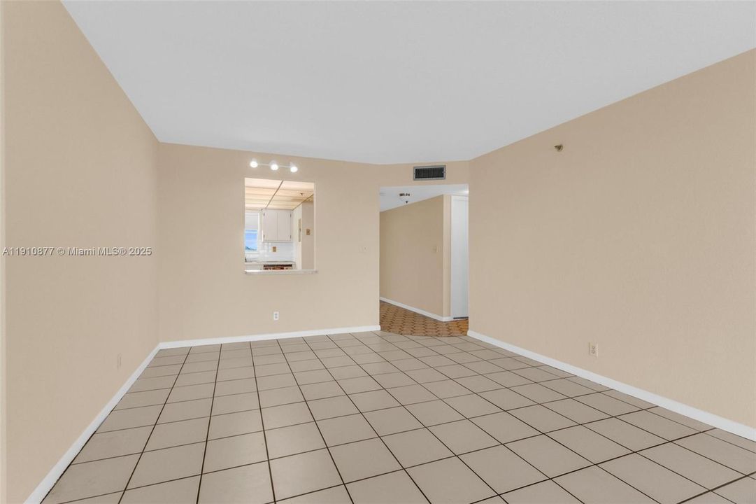 На продажу: $229,000 (2 спален, 2 ванн, 1180 Квадратных фут)