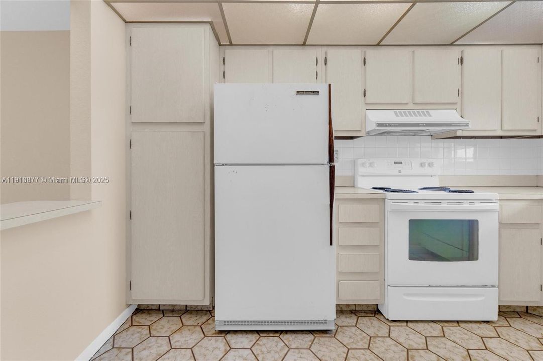 На продажу: $229,000 (2 спален, 2 ванн, 1180 Квадратных фут)