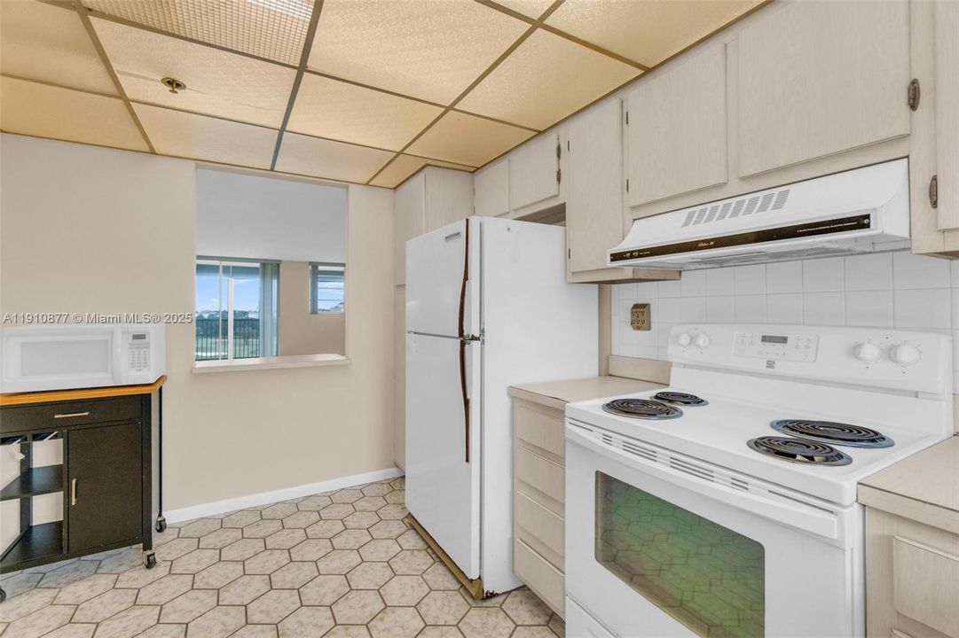 На продажу: $229,000 (2 спален, 2 ванн, 1180 Квадратных фут)