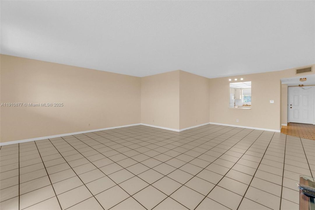 На продажу: $229,000 (2 спален, 2 ванн, 1180 Квадратных фут)