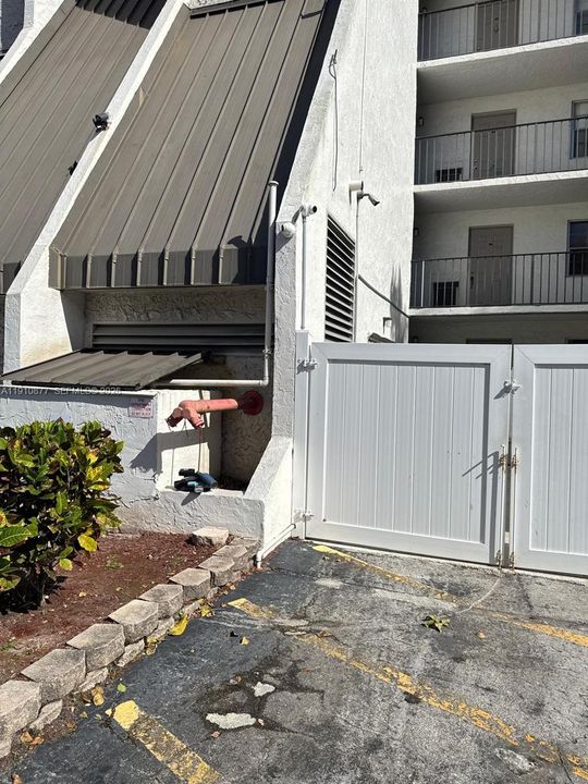 Active With Contract: $199,000 (2 beds, 2 baths, 1180 Square Feet)