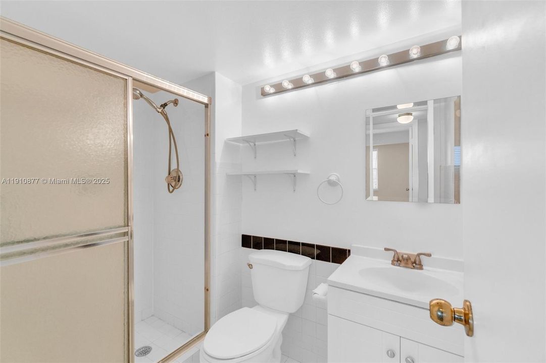 На продажу: $229,000 (2 спален, 2 ванн, 1180 Квадратных фут)