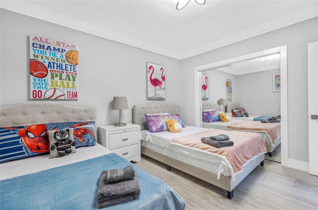 На продажу: $1,199,900 (4 спален, 2 ванн, 2163 Квадратных фут)