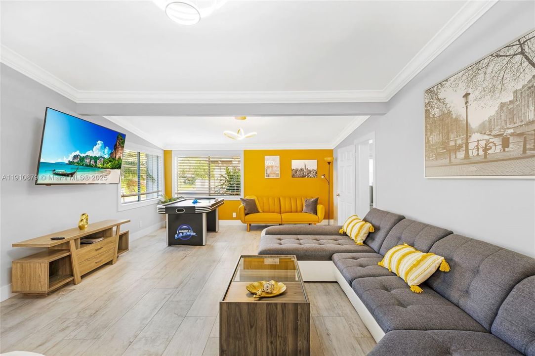 На продажу: $1,199,900 (4 спален, 2 ванн, 2163 Квадратных фут)