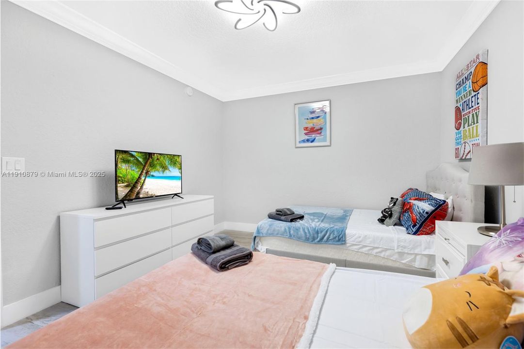 На продажу: $1,199,900 (4 спален, 2 ванн, 2163 Квадратных фут)