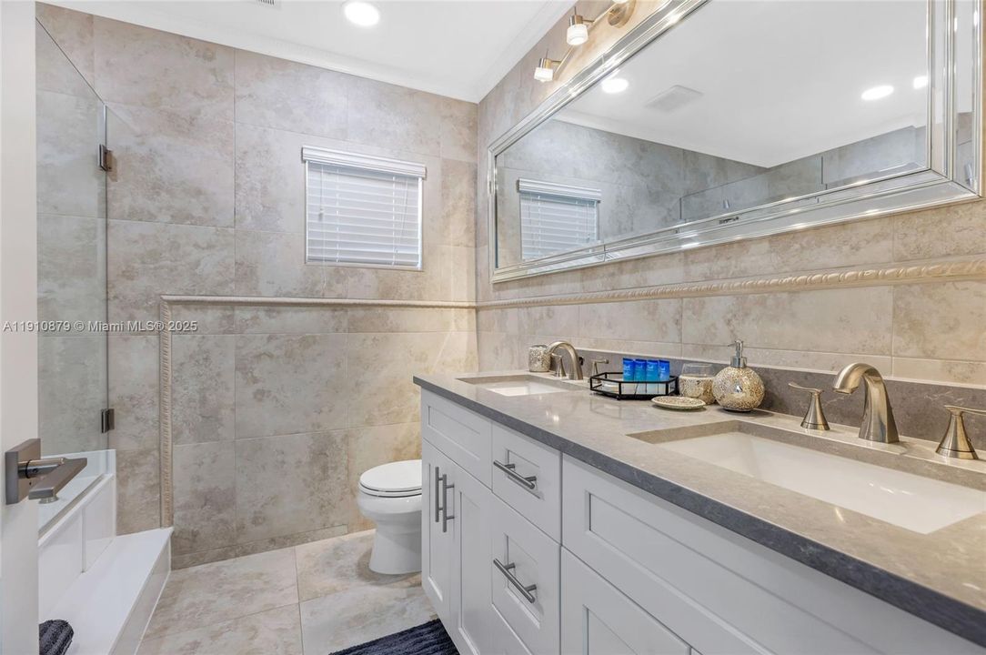 На продажу: $1,199,900 (4 спален, 2 ванн, 2163 Квадратных фут)