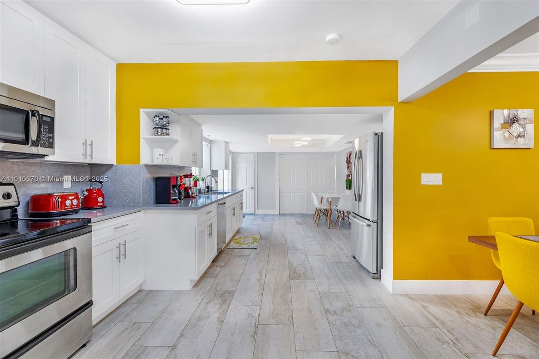 На продажу: $1,199,900 (4 спален, 2 ванн, 2163 Квадратных фут)