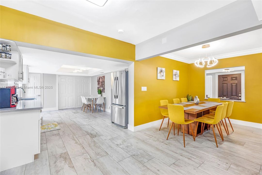 На продажу: $1,199,900 (4 спален, 2 ванн, 2163 Квадратных фут)