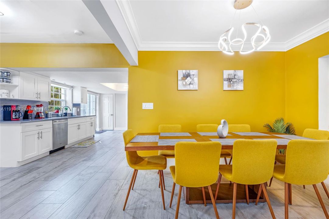 На продажу: $1,199,900 (4 спален, 2 ванн, 2163 Квадратных фут)