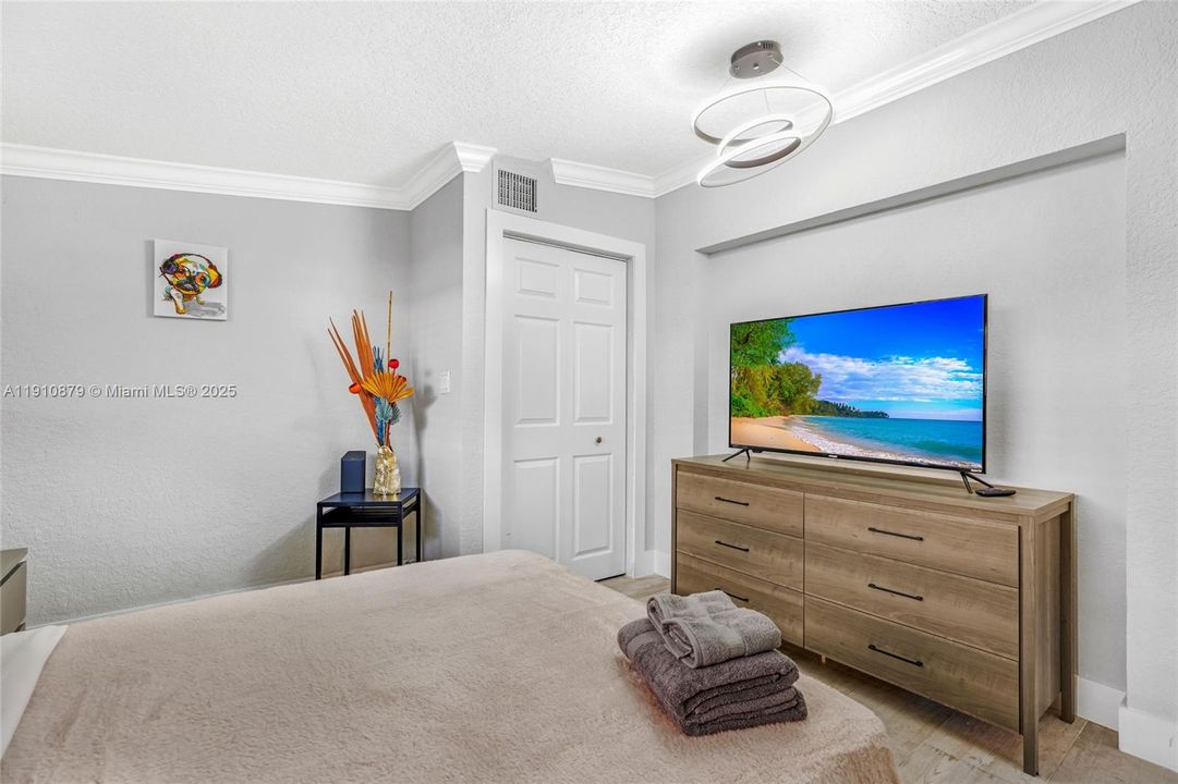 На продажу: $1,199,900 (4 спален, 2 ванн, 2163 Квадратных фут)