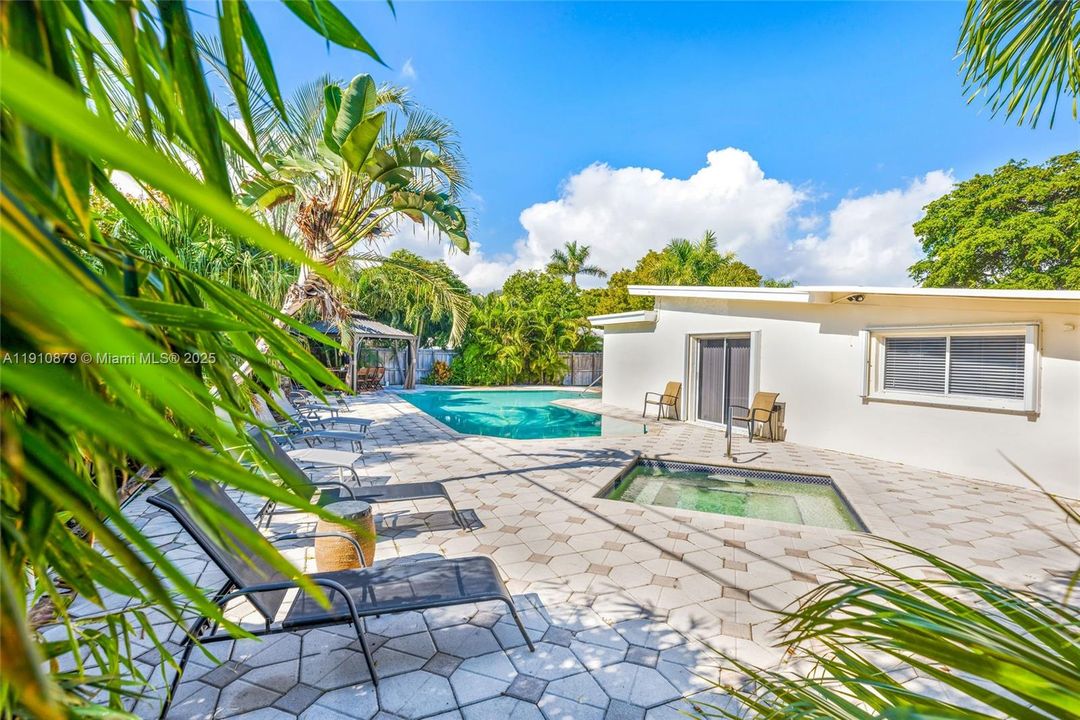 На продажу: $1,199,900 (4 спален, 2 ванн, 2163 Квадратных фут)