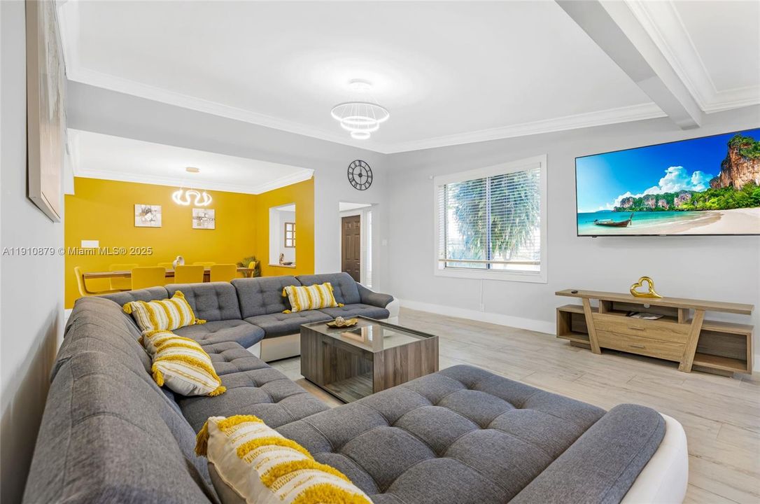 На продажу: $1,199,900 (4 спален, 2 ванн, 2163 Квадратных фут)