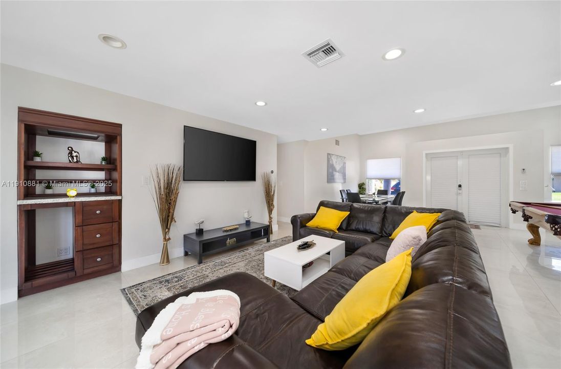 待售: $1,499,000 (4 贝兹, 3 浴室, 2122 平方英尺)