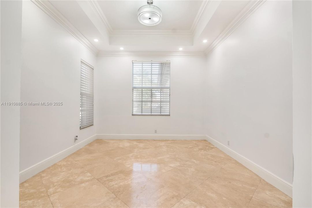 For Sale: $2,300,000 (6 beds, 5 baths, 5956 Square Feet)