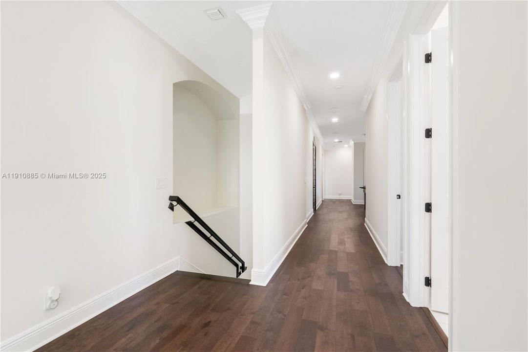 For Sale: $2,300,000 (6 beds, 5 baths, 5956 Square Feet)