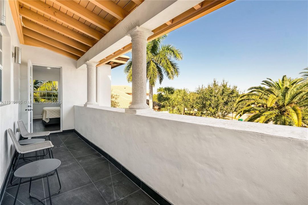 For Sale: $2,300,000 (6 beds, 5 baths, 5956 Square Feet)