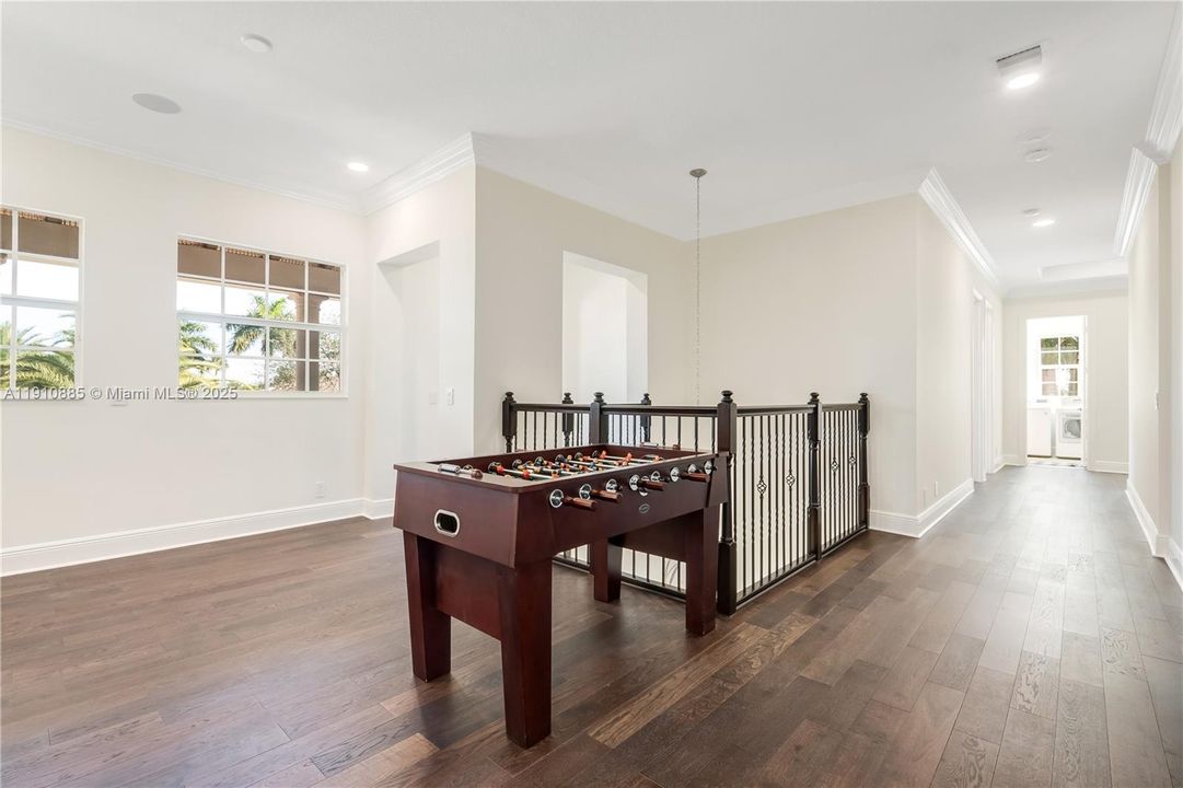 For Sale: $2,300,000 (6 beds, 5 baths, 5956 Square Feet)