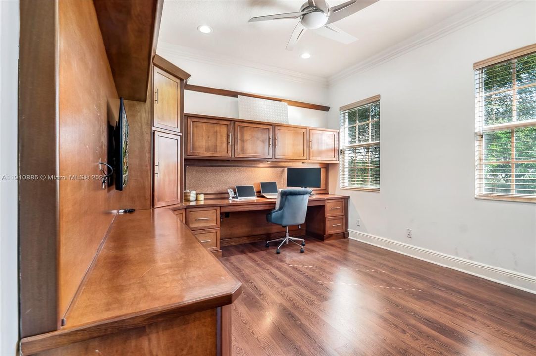 For Sale: $2,300,000 (6 beds, 5 baths, 5956 Square Feet)