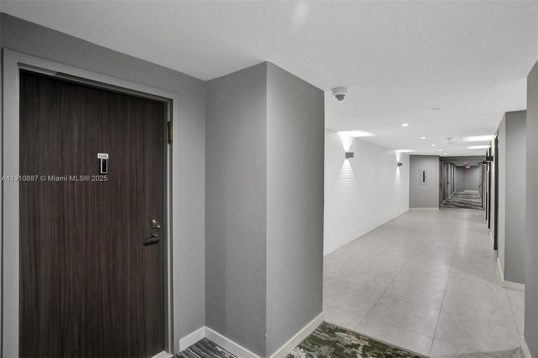 合同活跃: $3,200 (1 贝兹, 2 浴室, 890 平方英尺)