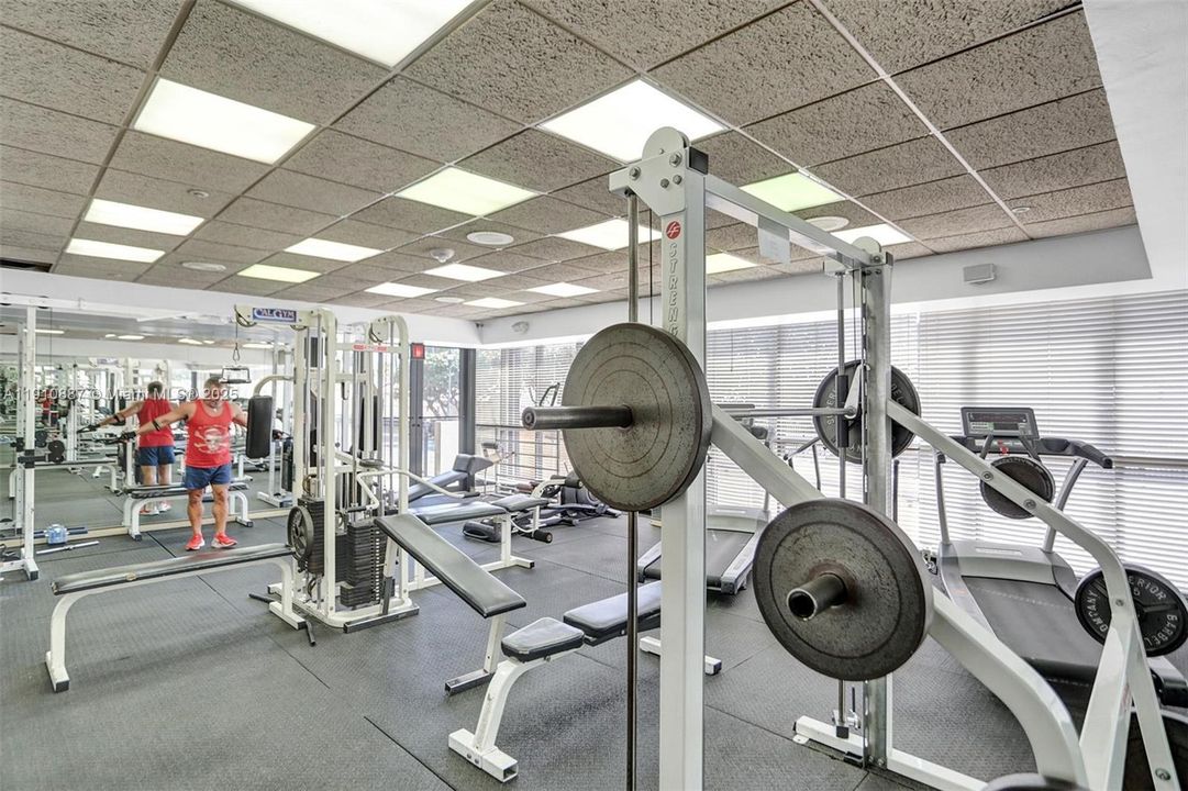 合同活跃: $3,200 (1 贝兹, 2 浴室, 890 平方英尺)