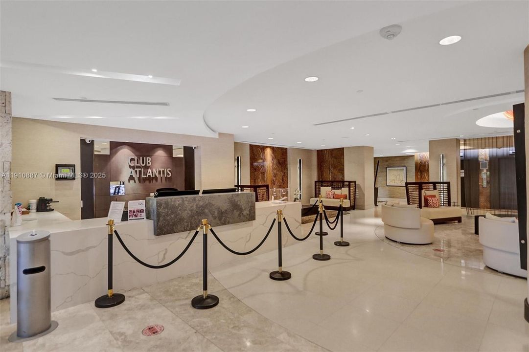 合同活跃: $3,200 (1 贝兹, 2 浴室, 890 平方英尺)