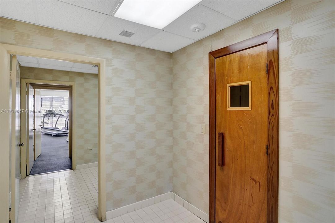 合同活跃: $3,200 (1 贝兹, 2 浴室, 890 平方英尺)