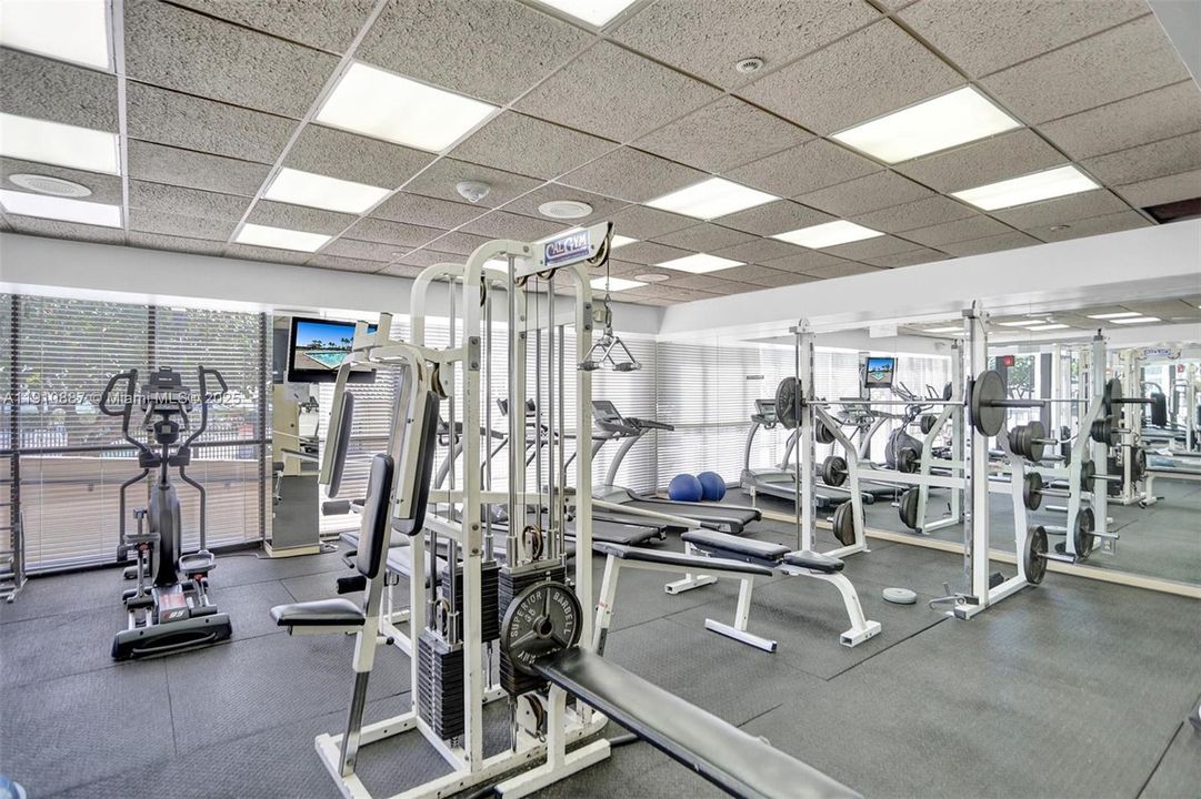 合同活跃: $3,200 (1 贝兹, 2 浴室, 890 平方英尺)