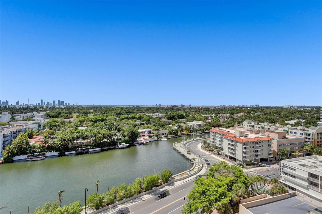 合同活跃: $3,200 (1 贝兹, 2 浴室, 890 平方英尺)