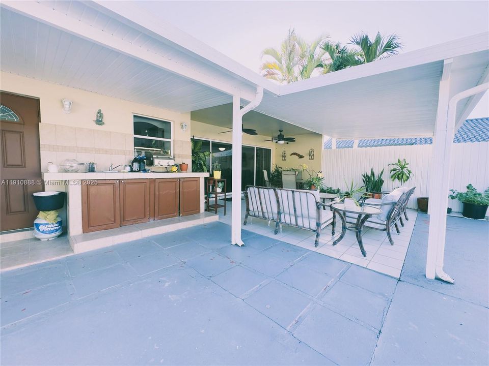 На продажу: $649,000 (3 спален, 2 ванн, 1364 Квадратных фут)