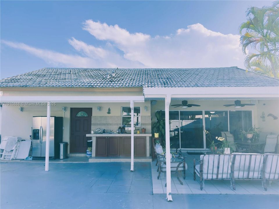 На продажу: $649,000 (3 спален, 2 ванн, 1364 Квадратных фут)