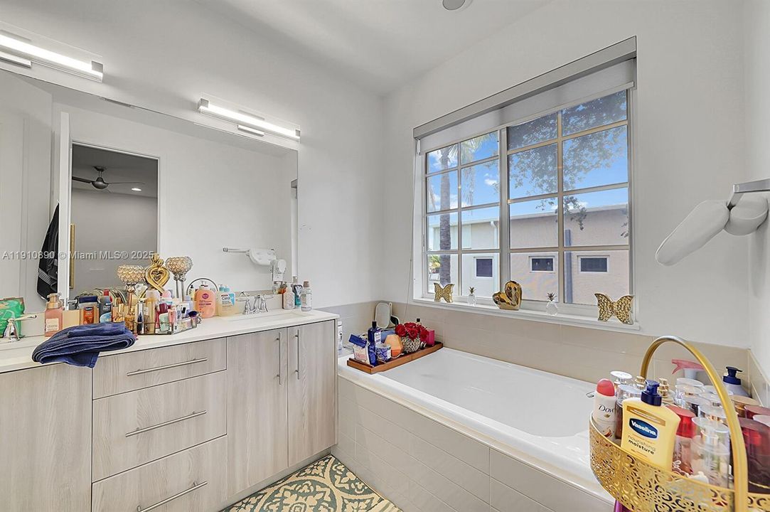 На продажу: $610,000 (3 спален, 2 ванн, 1798 Квадратных фут)