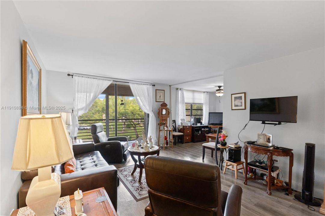 En Venta: $160,000 (1 camas, 2 baños, 852 Pies cuadrados)