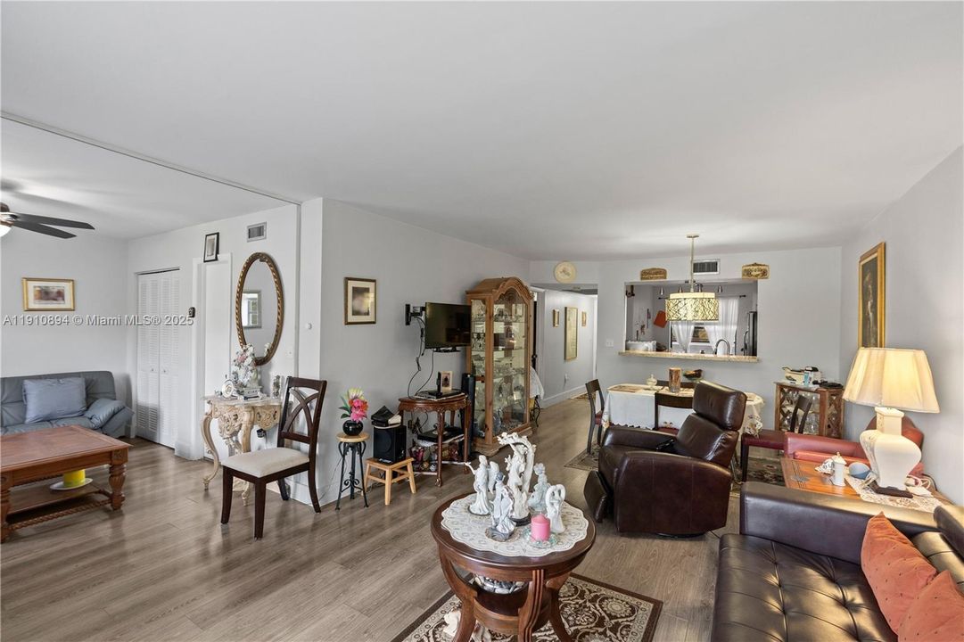 En Venta: $160,000 (1 camas, 2 baños, 852 Pies cuadrados)