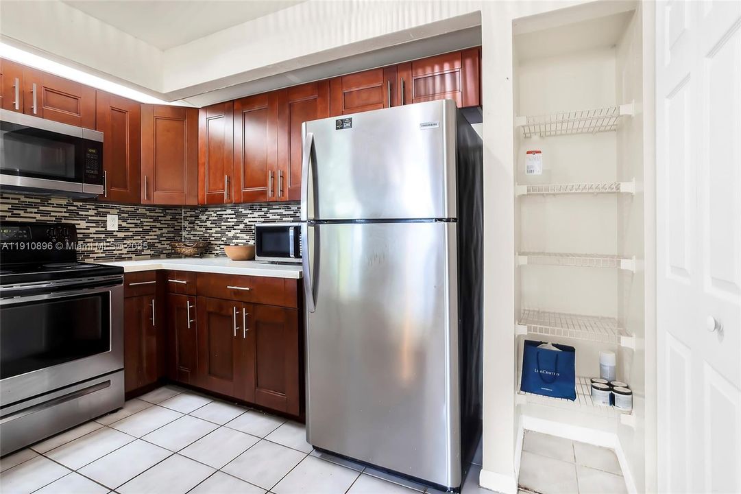 Activo con contrato: $265,000 (2 camas, 2 baños, 1123 Pies cuadrados)