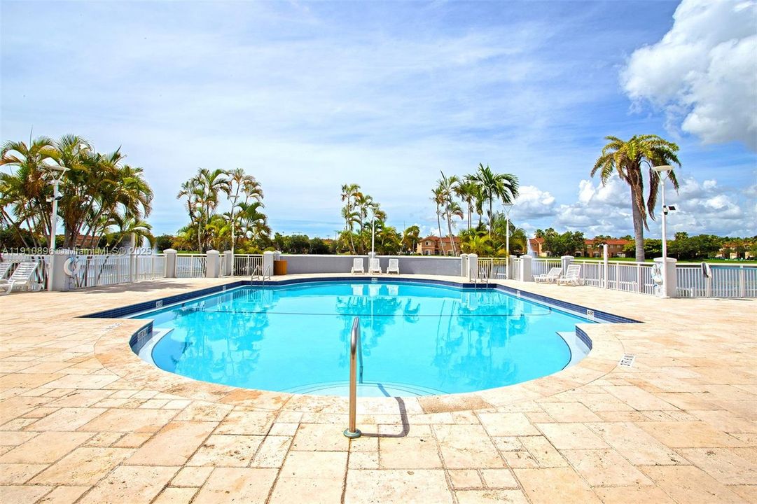 Activo con contrato: $265,000 (2 camas, 2 baños, 1123 Pies cuadrados)